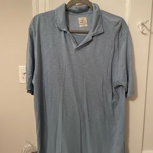 Johnnie O hangin’ out polo